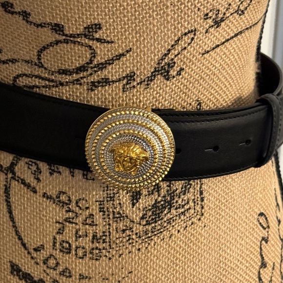 New Authentic Versace Black leather gold/silver tone Medusa-buckle belt - Picture 4 of 16